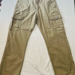 Wrangler Men’s Relaxed Fit Cargo Pants in khaki Color size W34x30L